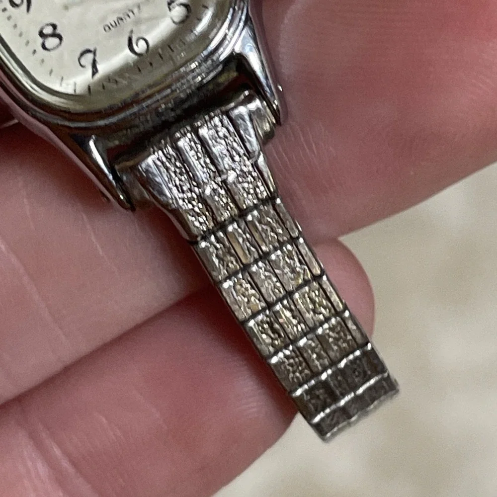 Vintage Timex Quartz Bracelet Band N'Cell, Rounded Rectangle Face,‎ Silver Tone